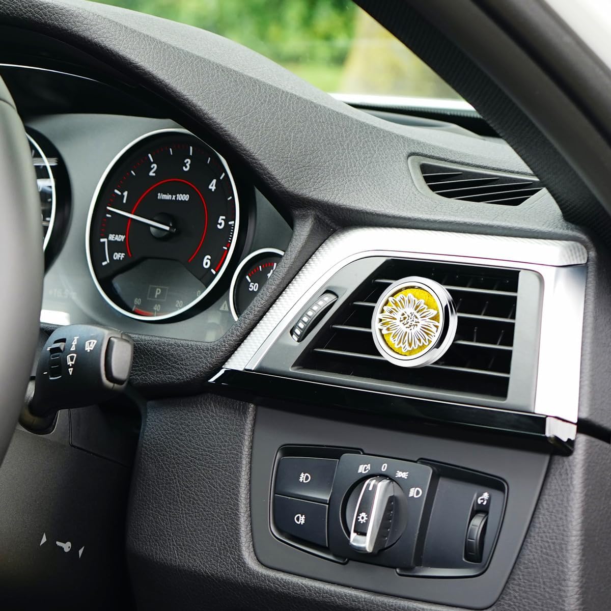 Sunflower Essential Oil Car Diffuser Vent Clips Car Diffuser Aromatherapy Vent Clip Air Freshener Car Accessories for Women with 10 Refill Pads