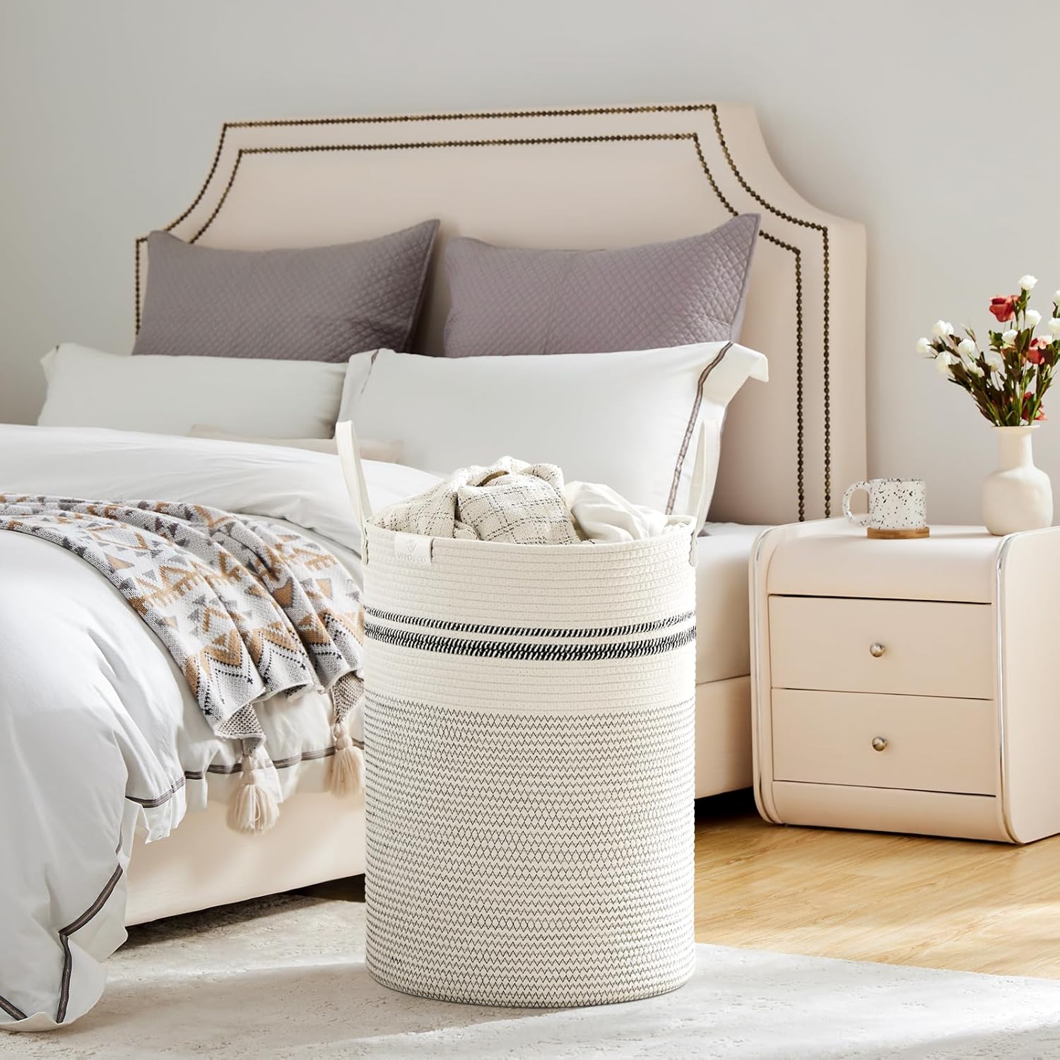 VIPOSCO Tall Laundry Basket, Large Dirty Clothes Hamper with Leather Handle, Woven Rope Storage Basket for Blanket, Toy In Living Room, Bathroom, Bedroom - 72L Stripe White
