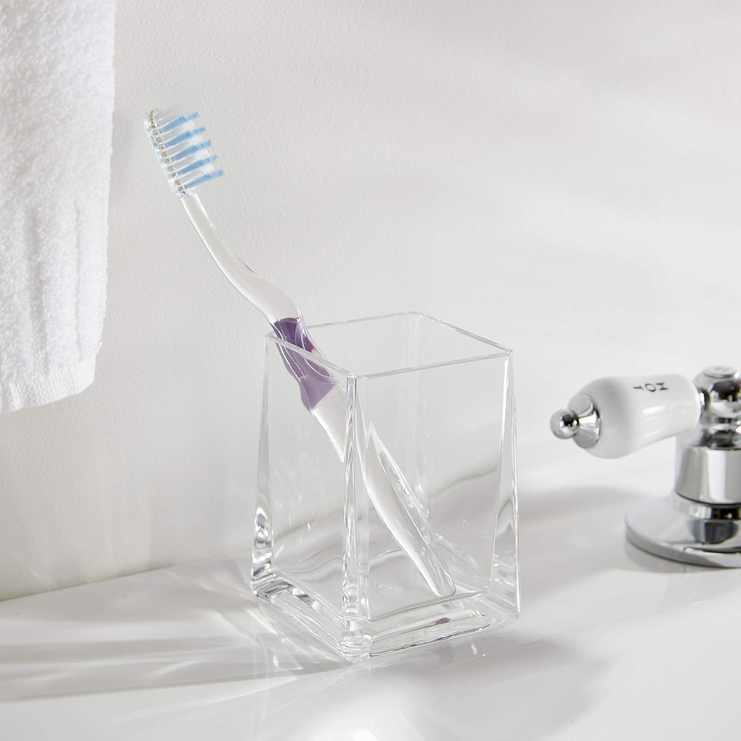 Huang Acrylic Clear Square Tapered Bathroom Toothbrush Holder/Tumbler | Easy to Clean Durable Acrylic | Single Piece Set