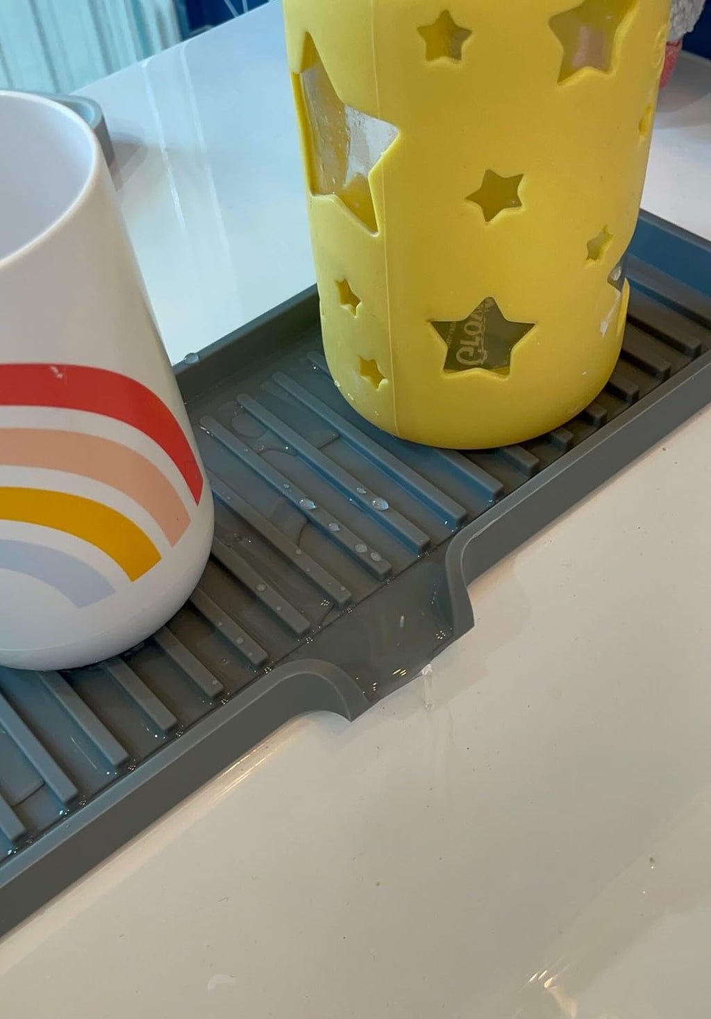 Happitasa Silicone Soap Dish Tray and Sponge Holder with Drain Chute | Bathroom and Kitchen Sink Organizer Caddy (Light Grey, 12"x4", 7.4 Ounces)