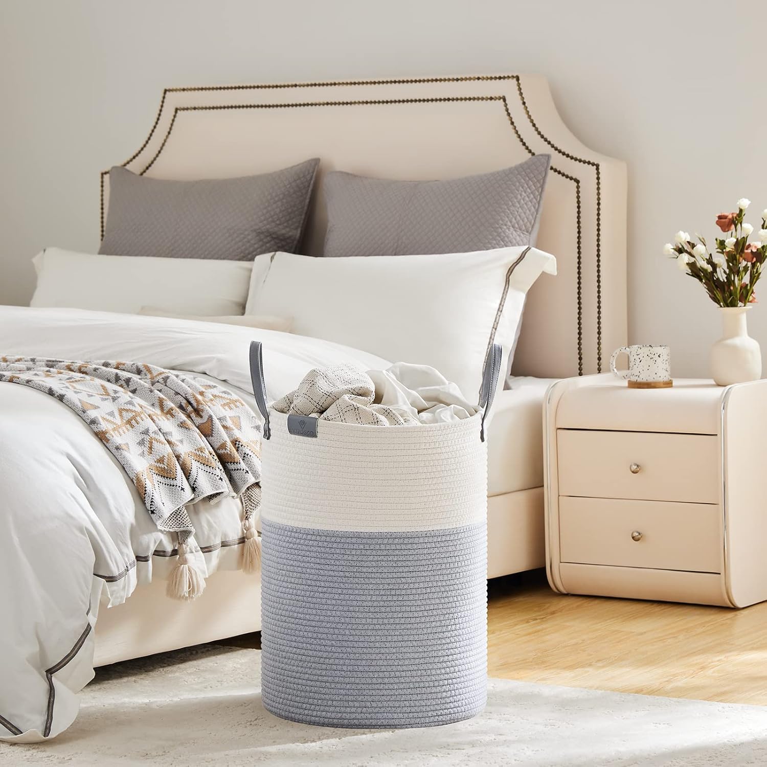 VIPOSCO Tall Laundry Basket, Large Dirty Clothes Hamper with Leather Handle, Woven Rope Storage Basket for Blanket, Toy In Living Room, Bathroom, Bedroom - 58L Grey & White