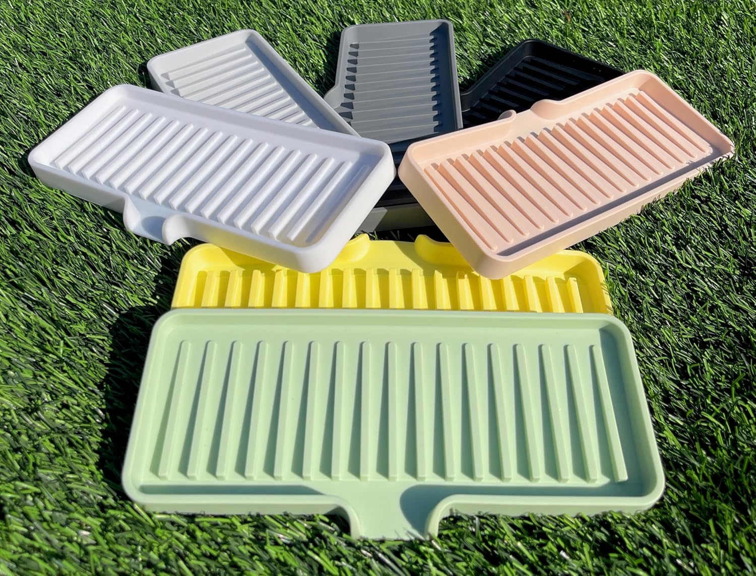 Happitasa Silicone Soap Dish Tray and Sponge Holder with Drain Chute | Bathroom and Kitchen Sink Organizer Caddy (Light Grey, 9"x3.5", 5.6 Ounces)